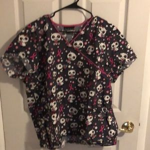 Scrub top to support breast cancer
